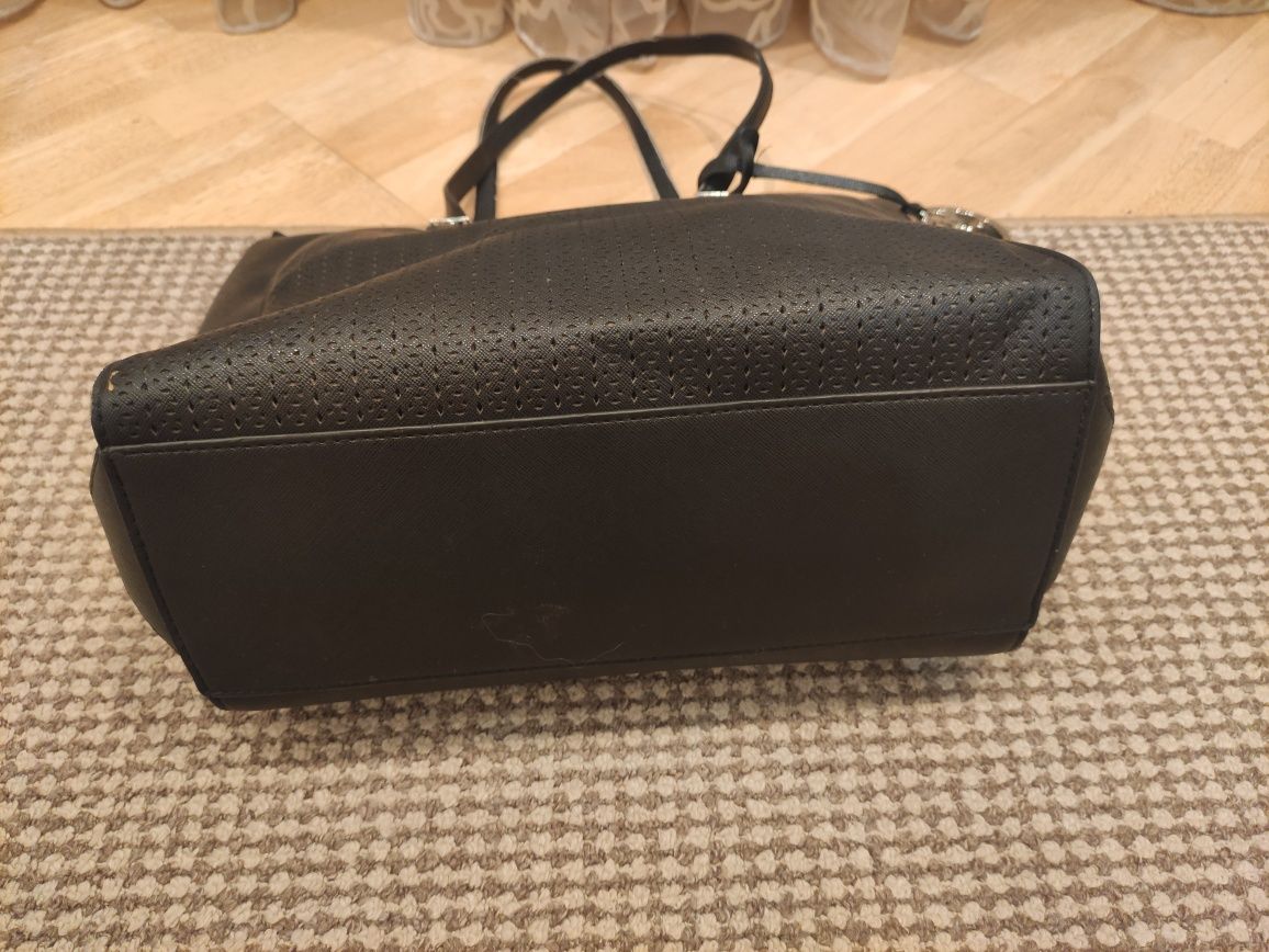 продам  сумку брелок guess
