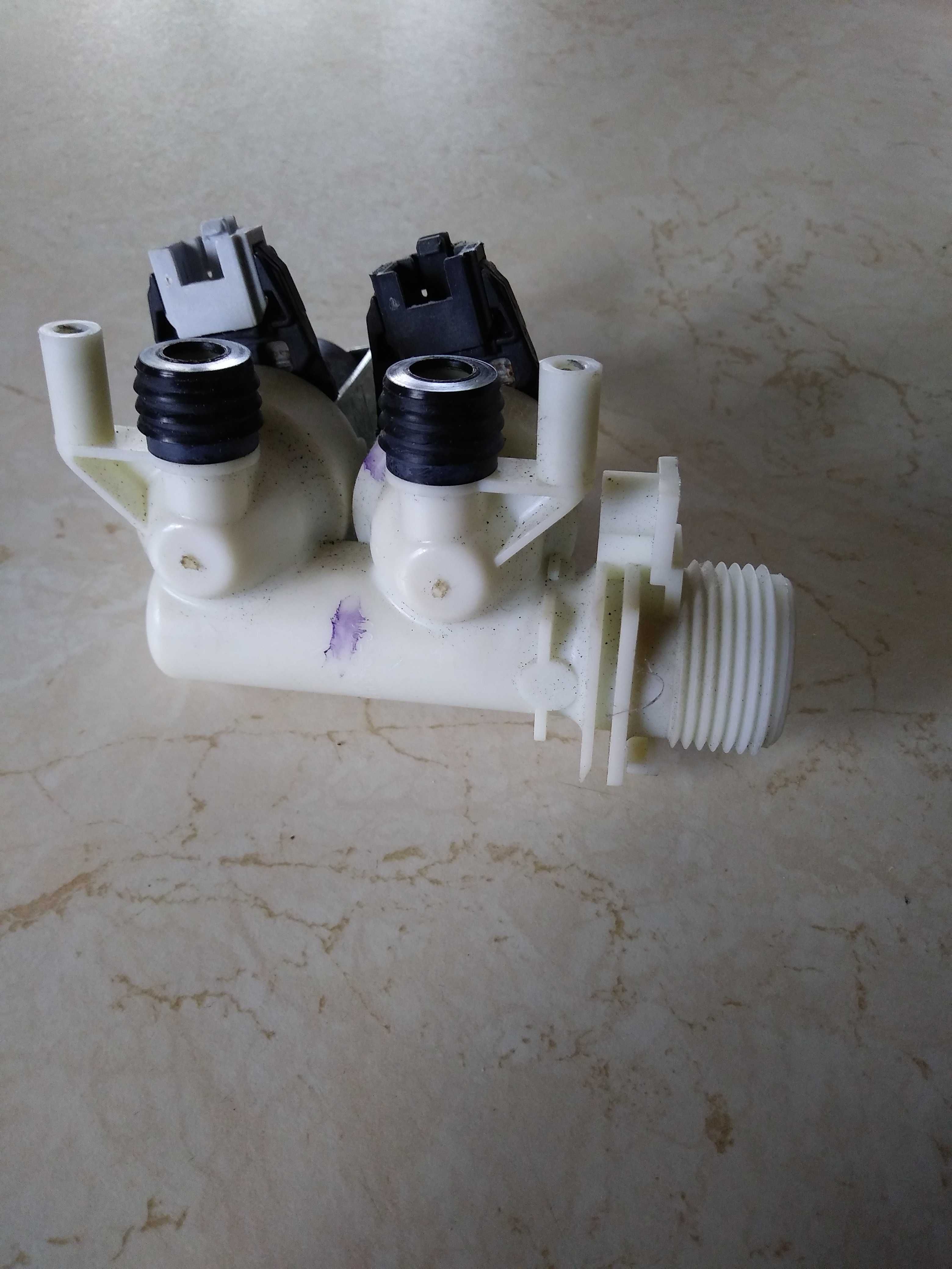 Elektrozawór podwójny do pralki Hotpoint Ariston WMSD 723.