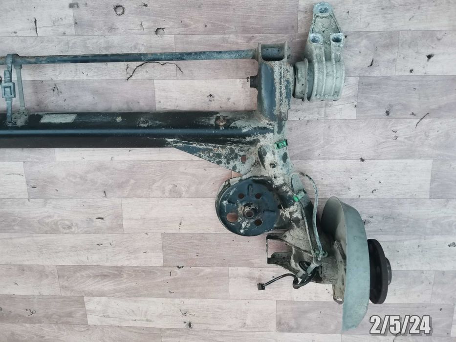 VW Passat B5 FL lift Kombi Belka tylnego zawieszenia tylna tył