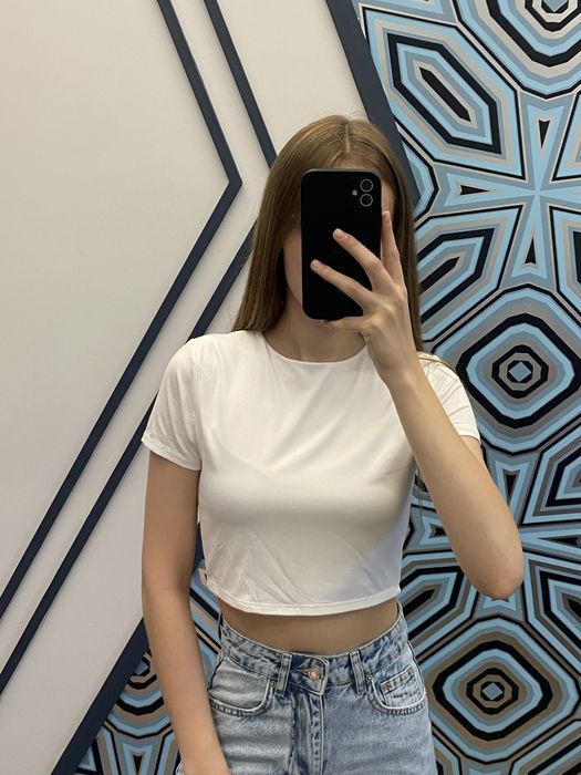 Білий топ жіночий.