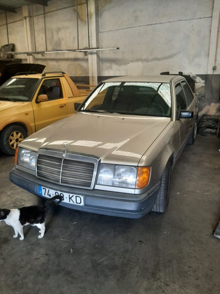 Mercedes 200D do ano de 1988