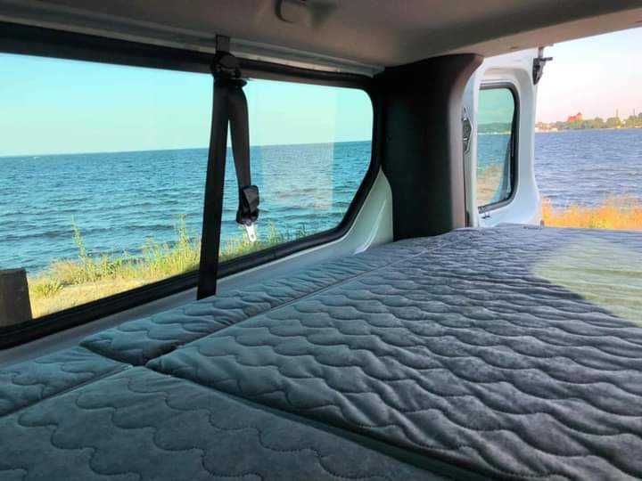 Zabudowa Kamper Trafic 3 , Tour Box Escape Vans XL z materacem .