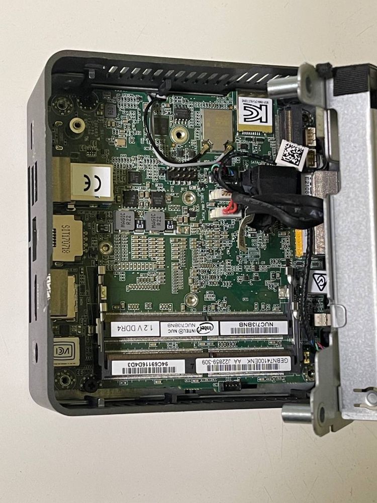 Міні-комп'ютер Intel NUC, NUC7i3BHN