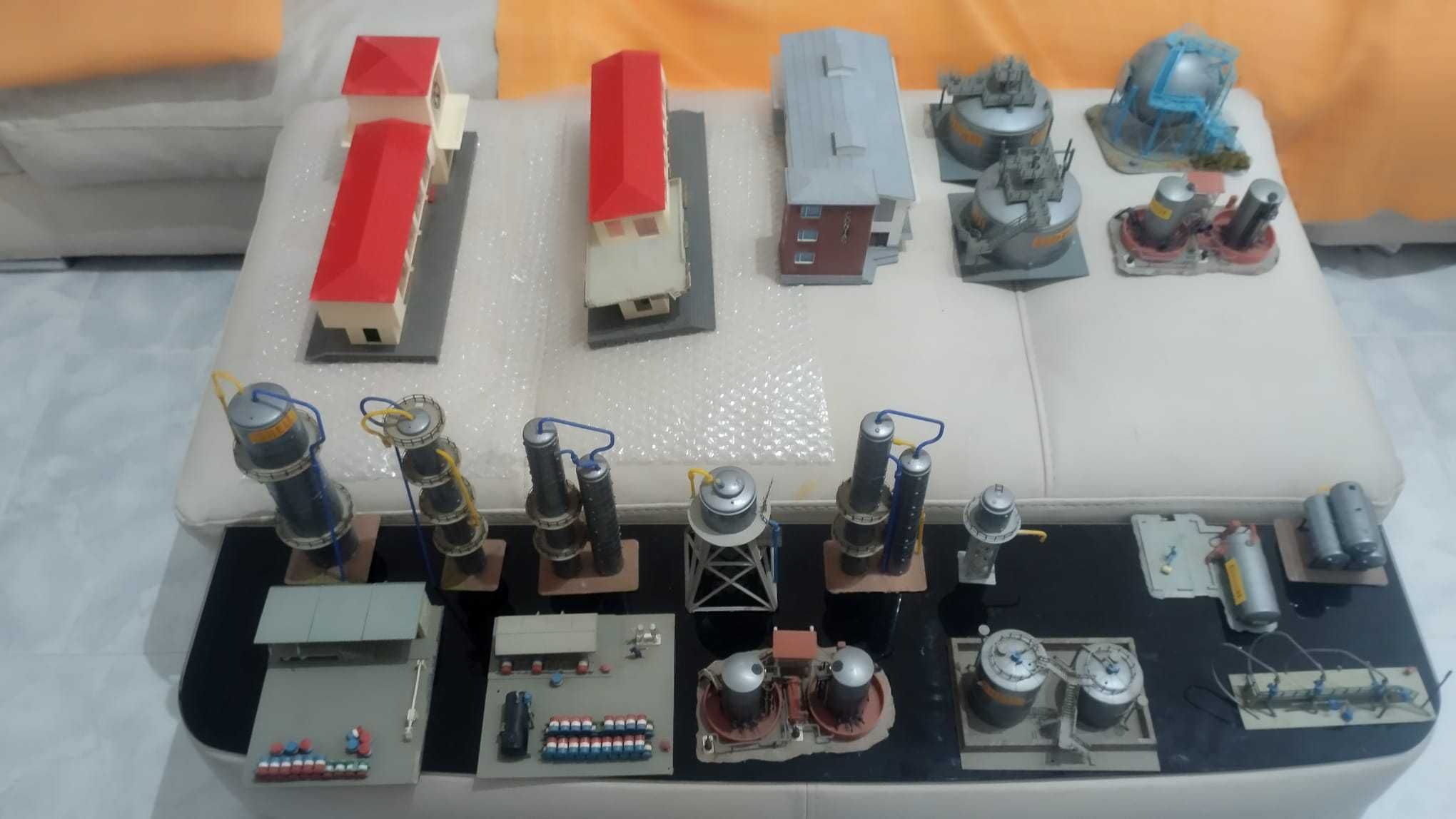 diversos edifícios na escala HO