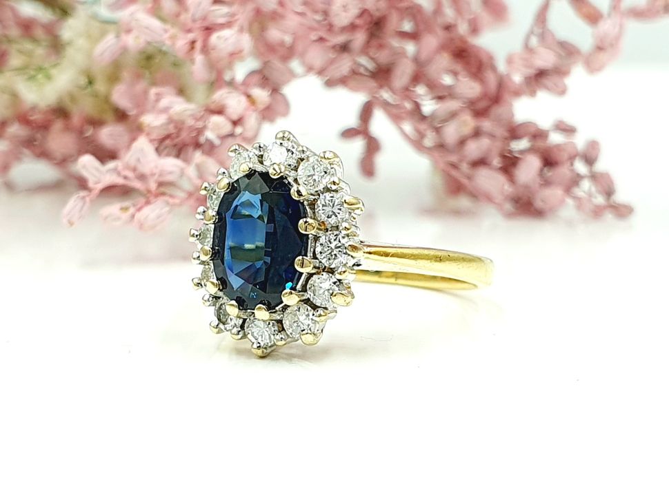 Złoty pierścionek z Szafirem I Diamentami 750