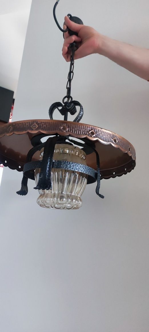 Lampa mosiężna ze szklanym kloszem