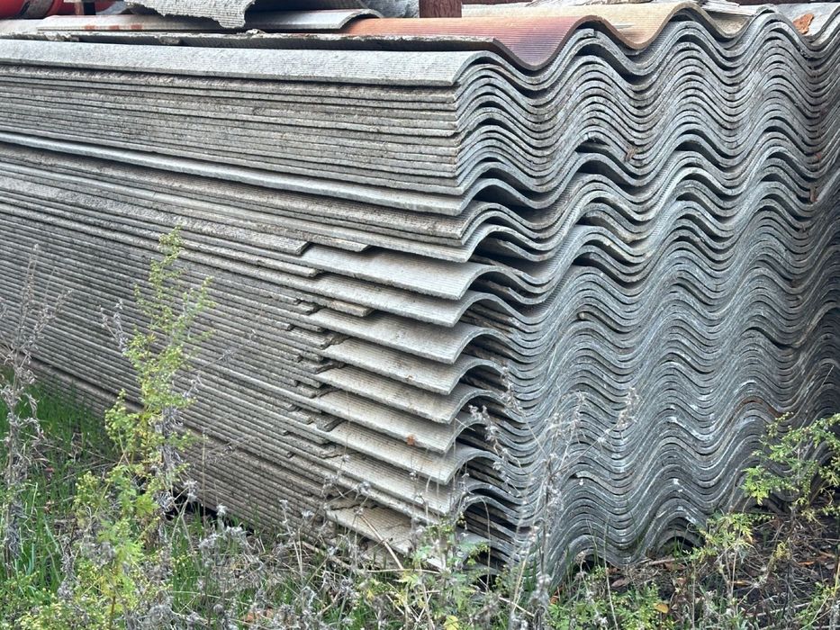 Продам 200 шт листа шифера в хорошем состоянии