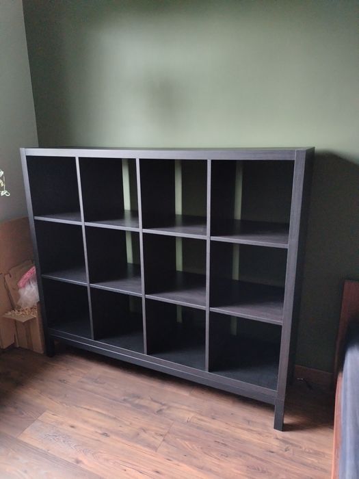 Regał Ikea Kallax z ramą nośną