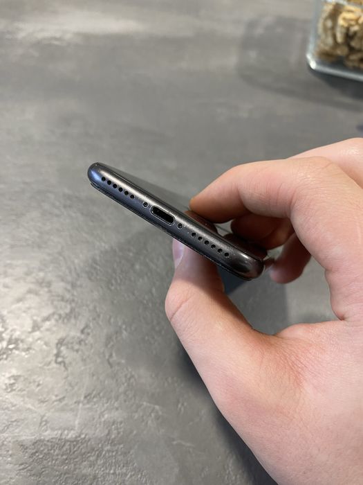 iPhone 8 64GB у відмінному стані