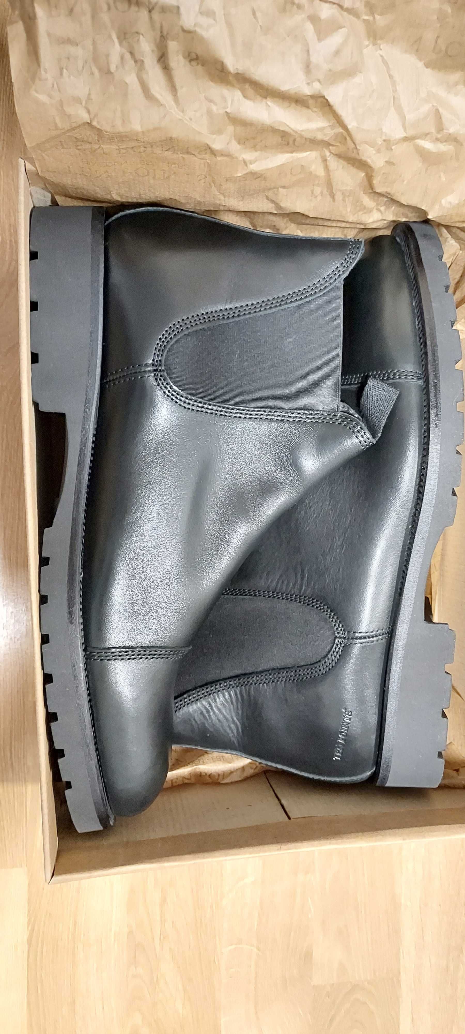 Botas em pele novas Ten Points