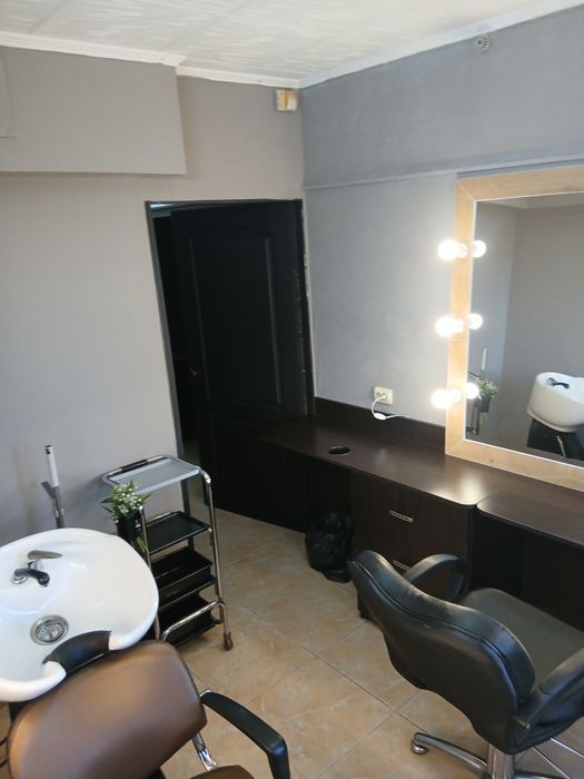 Рабоче місце для манікюра кабинет кушетку оренда салон