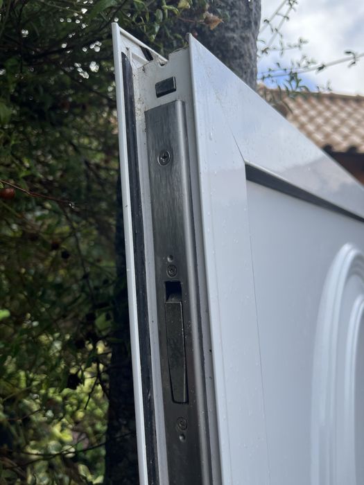 Porta de alumínio 3 trincos