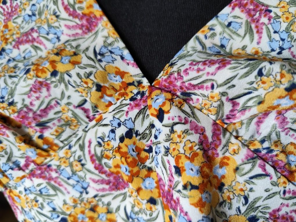 Cropp top krótka bluzka z odkrytymi plecami 34
