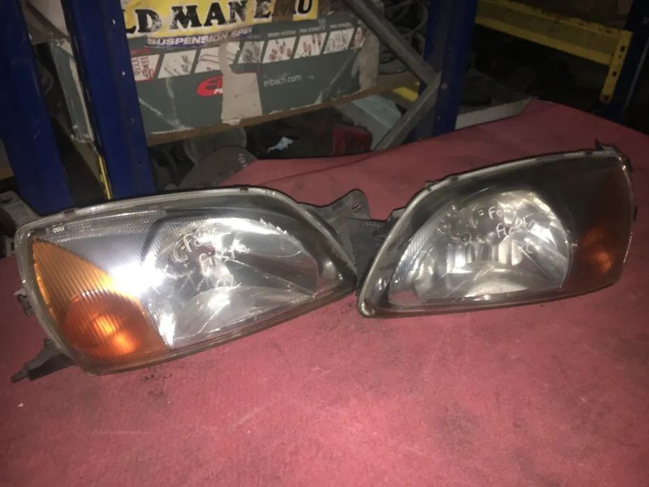 ÓTICAS / FARÓIS DA FRENTE FORD FIESTA / COURIER