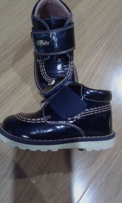 Vendo Botas/sapato 22 menina - Oferta portes envio