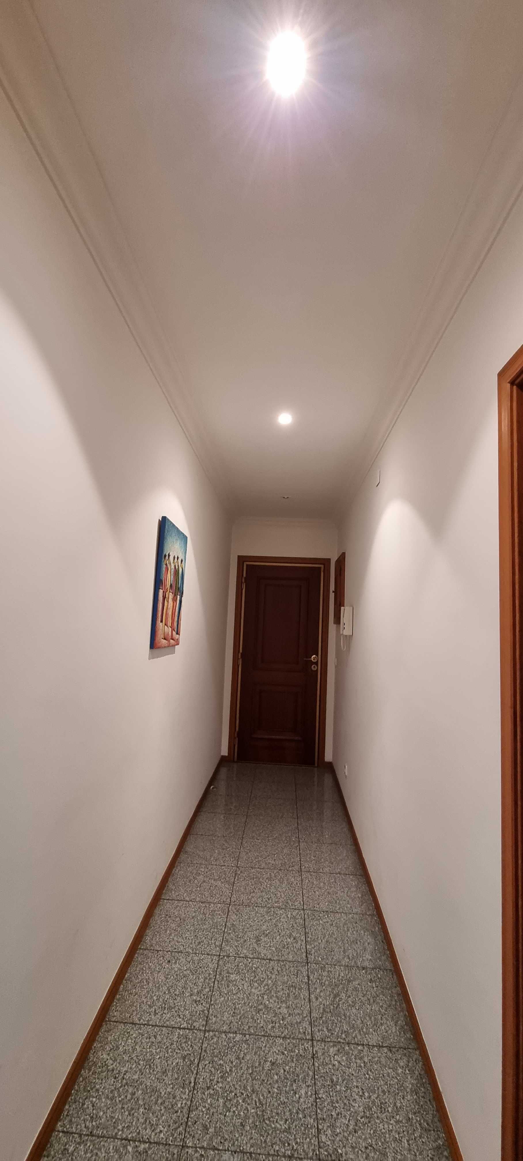 Arrendo T2 c/ Terraço e Garagem Saldanha