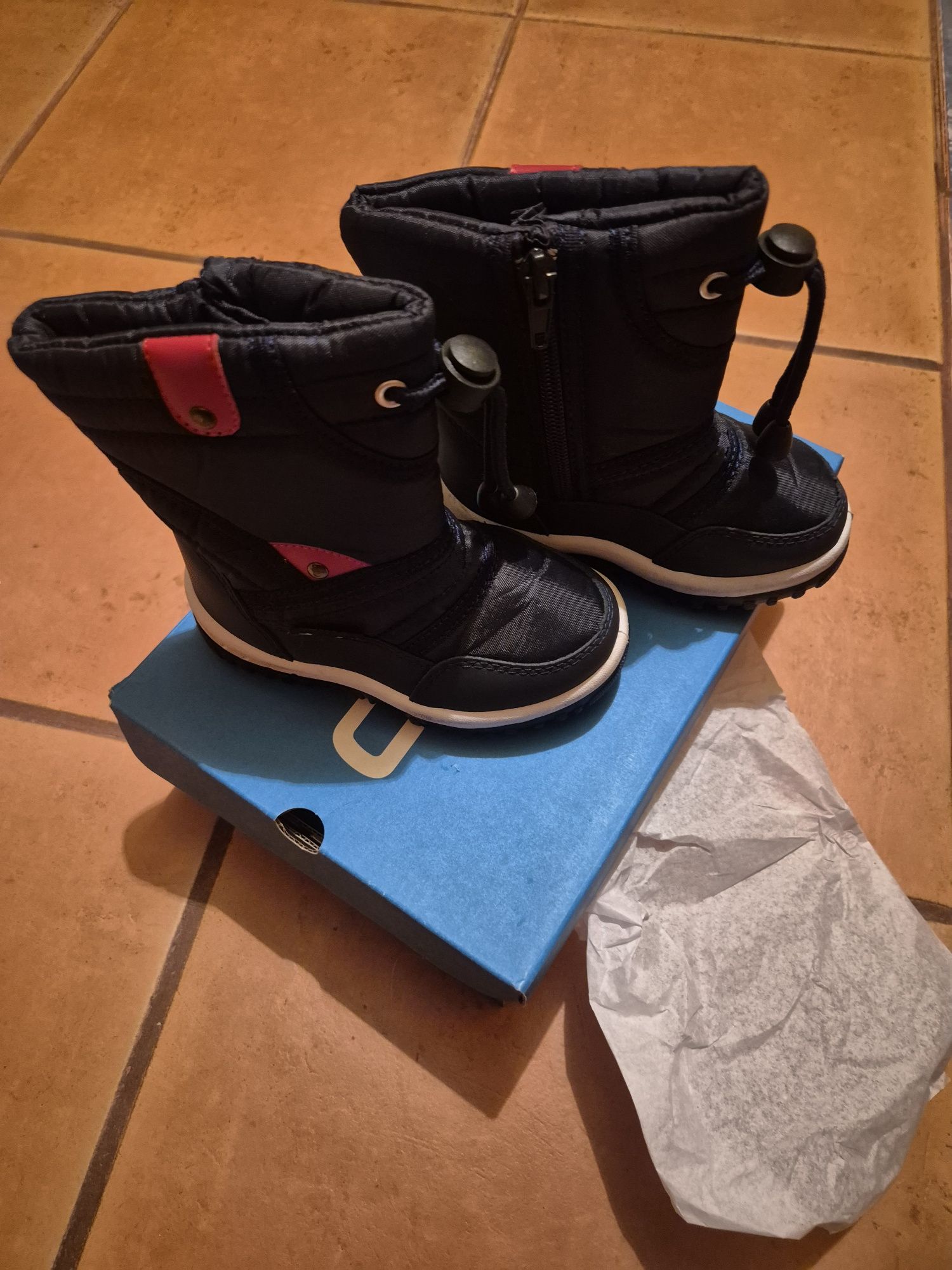 Buty dziecięce, śniegowce r.23