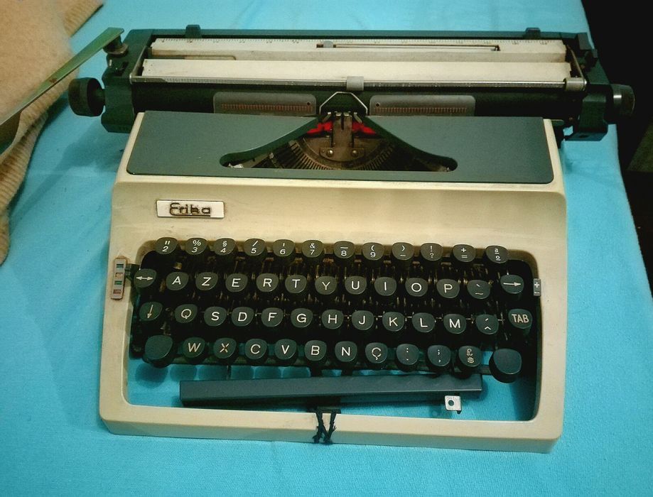 Maquina de escrever antiga Erika