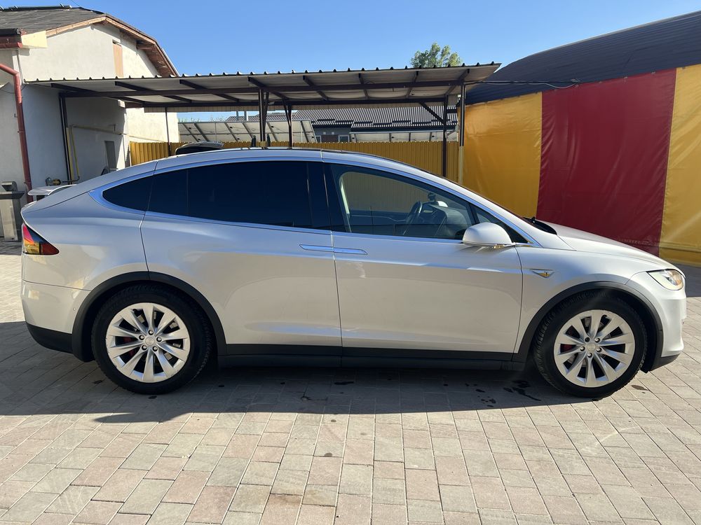 Tesla Model X P90D