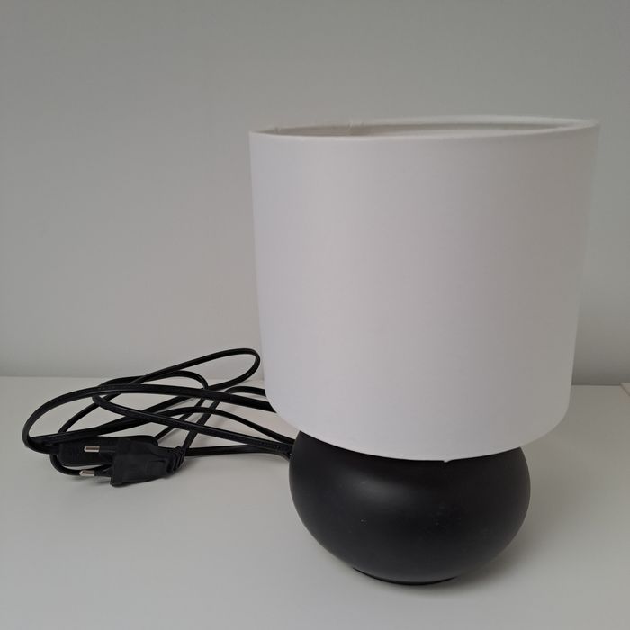 Lampka nocna, do sypialnu, ikea tvärfot, biała czarna.