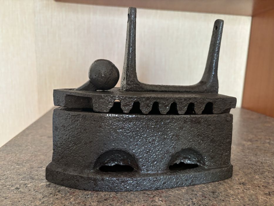 Підсвічник на 3 свічі, литво, латунь, 70-80рр., чавунна праска.