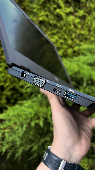 Fujitsu Lifebook U757 i5-6200U 8ГБ DDR4 256ГБ SSD 15.6” FHD