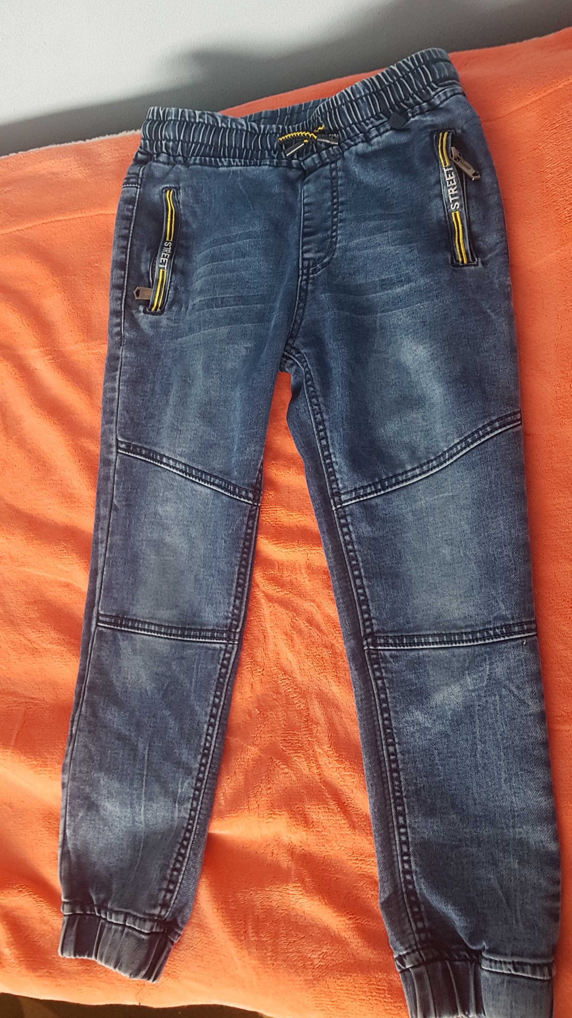 Spodnie jeansy dla chłopczyka
