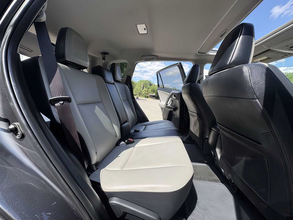 Toyota RAV4      2018