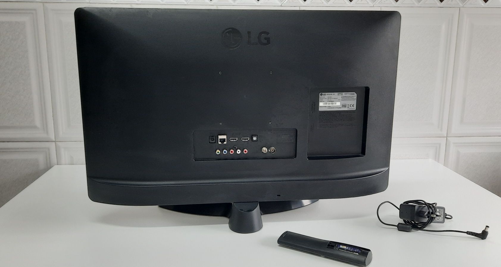 Monitor TV HD IPS de 28" com webOS 3.5