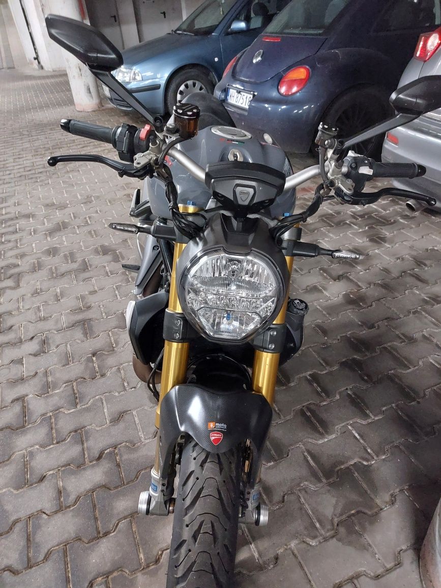 Ducati Monster 1200s