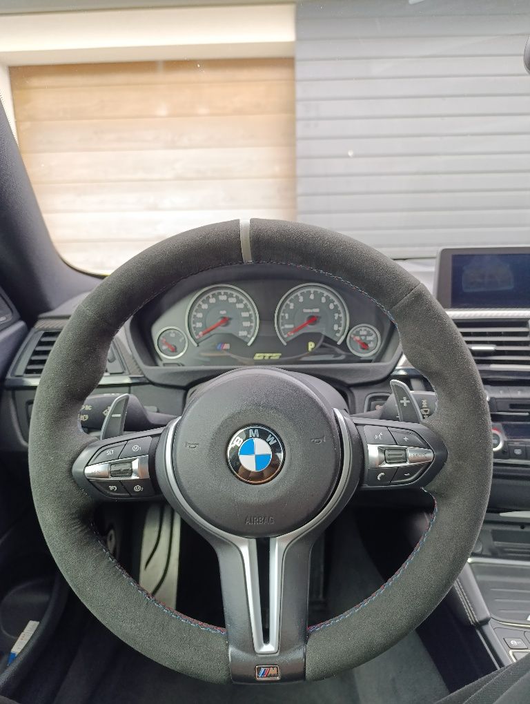 BMW M4 F82 Austin Yellow