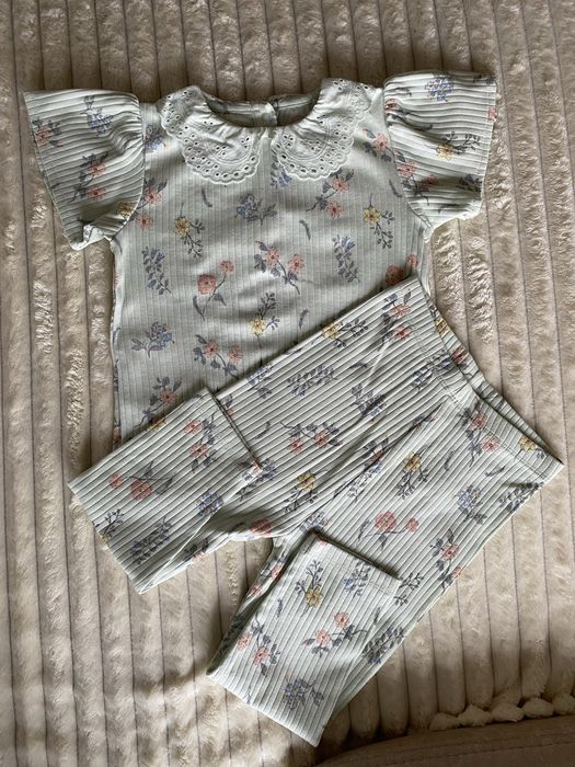 Гарнющий костюм на 2-3 роки Next