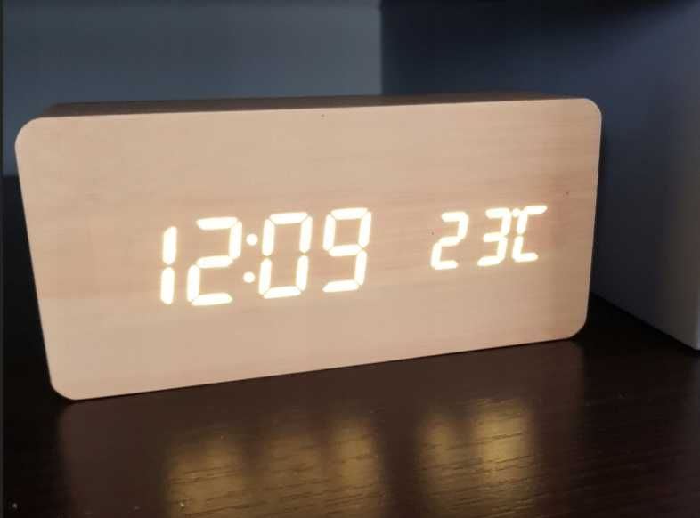 Drewniany budzik LED termometr data alarm nowoczesny energooszczędny