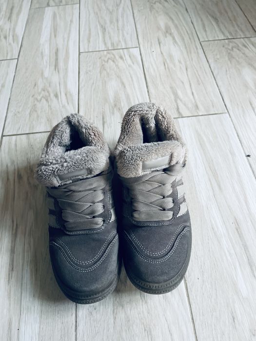 Коричневі зимні кросівки