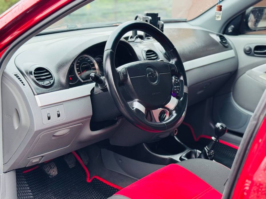 Продам Шевроле лачети в Отличном состоянии !в родной краске !