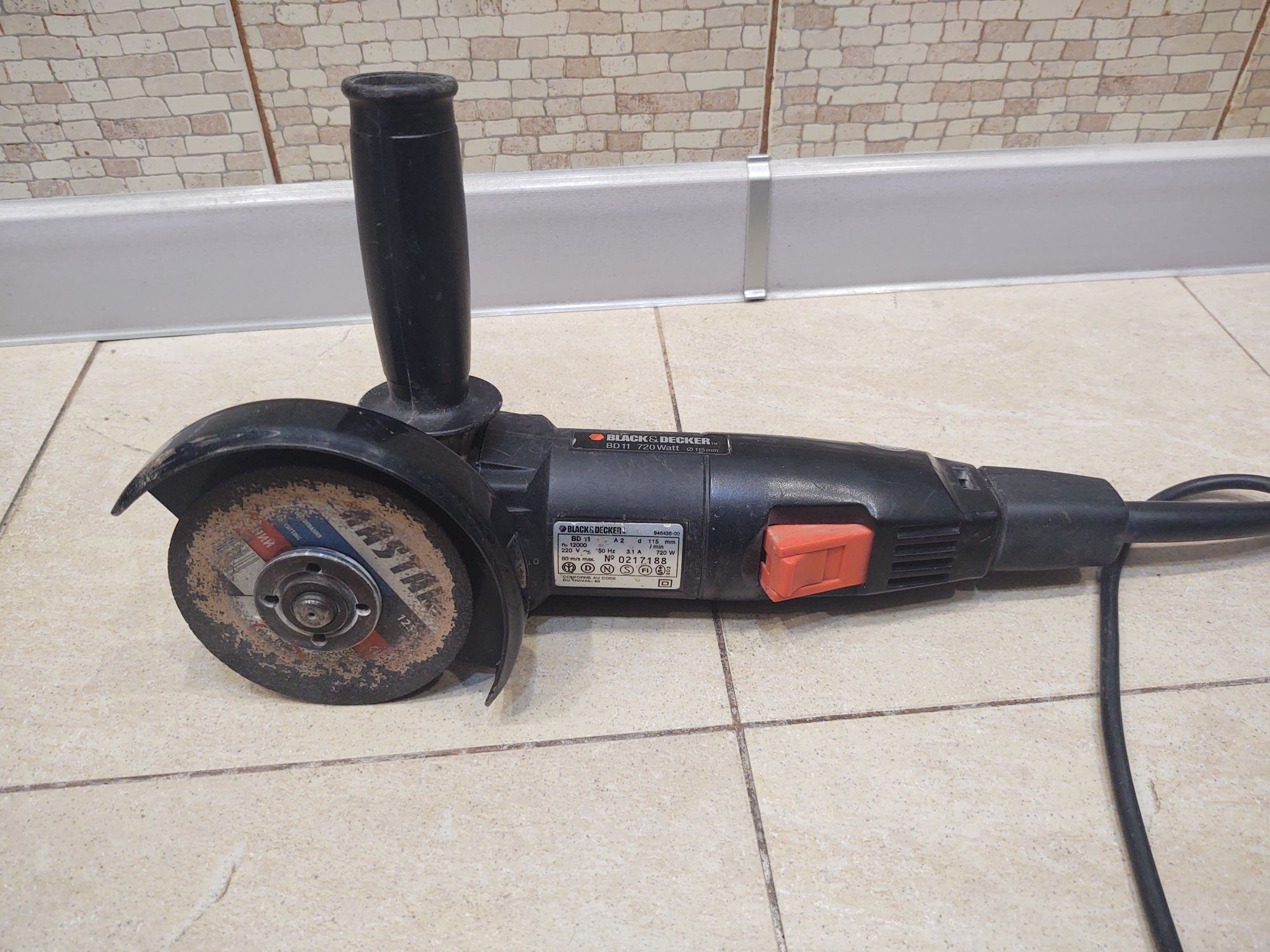 Болгарка BLACK & DECKER BD-11 720 Watt