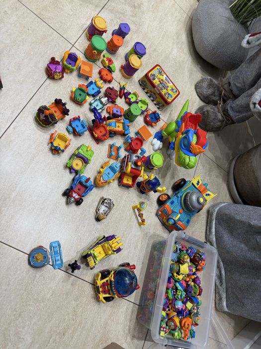 Super Things postacie , autka , kapsuły , smok itd