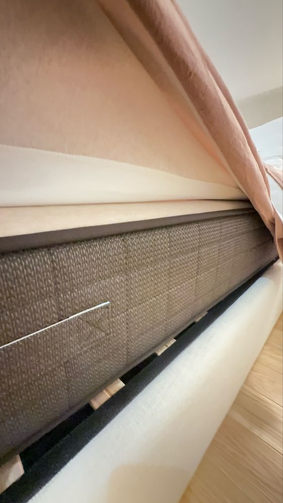 Cama com estrado elevatorio e colchao como nova