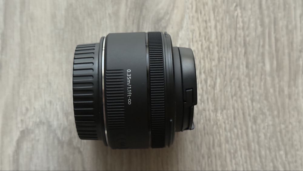 Canon EF 50mm f/1.8 STM