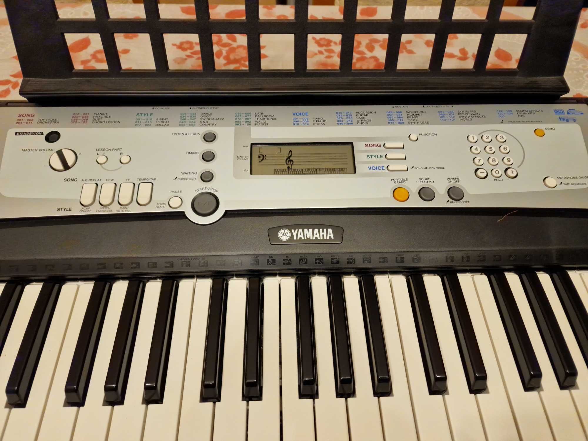 Órgão YAMAHA YPT-200