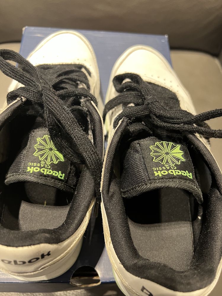 Продам  детские кроссовки Reebok