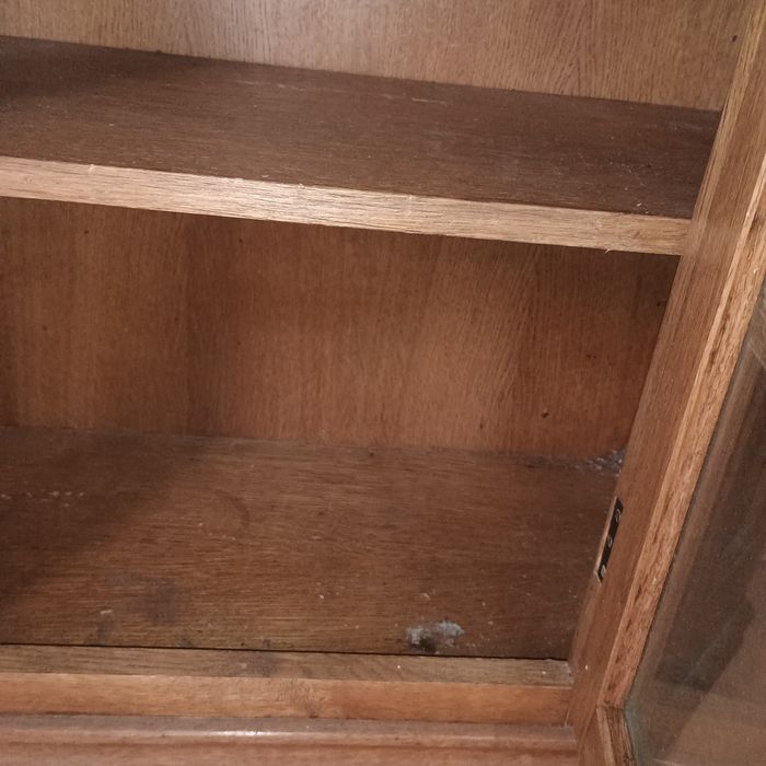 Dębowa szafka wisząca z przeszkleniem antyk 68 cm