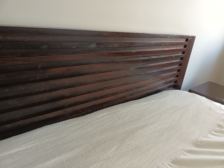 Cama + mesas de cabeceira