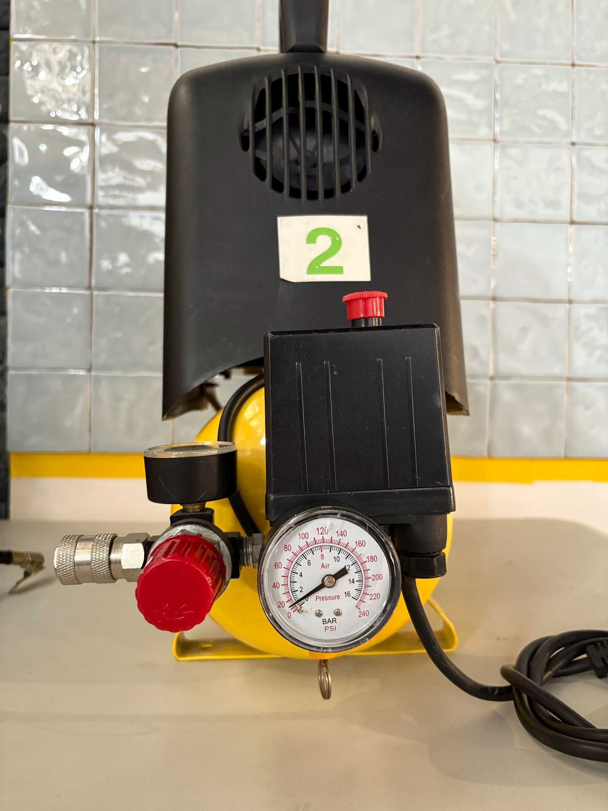 Compressor - STANLEY - Mod. D200/8/6 - 6L - 8Bar