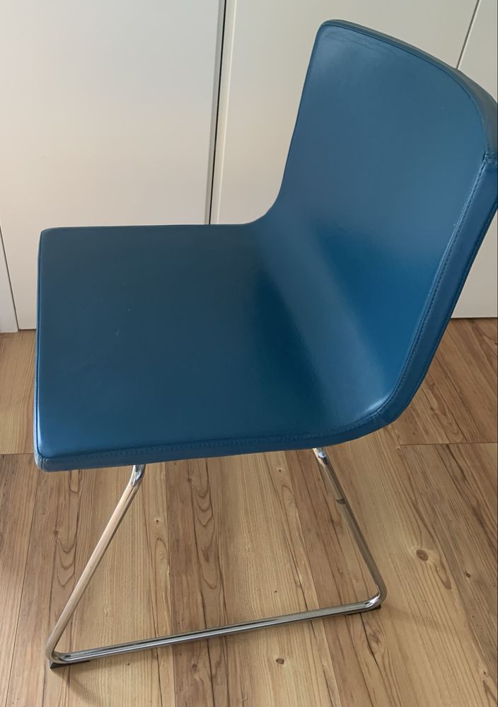 Cadeira Ikea Bernhard Azul