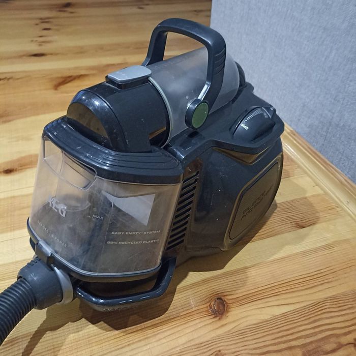 Продам пилосос AEG