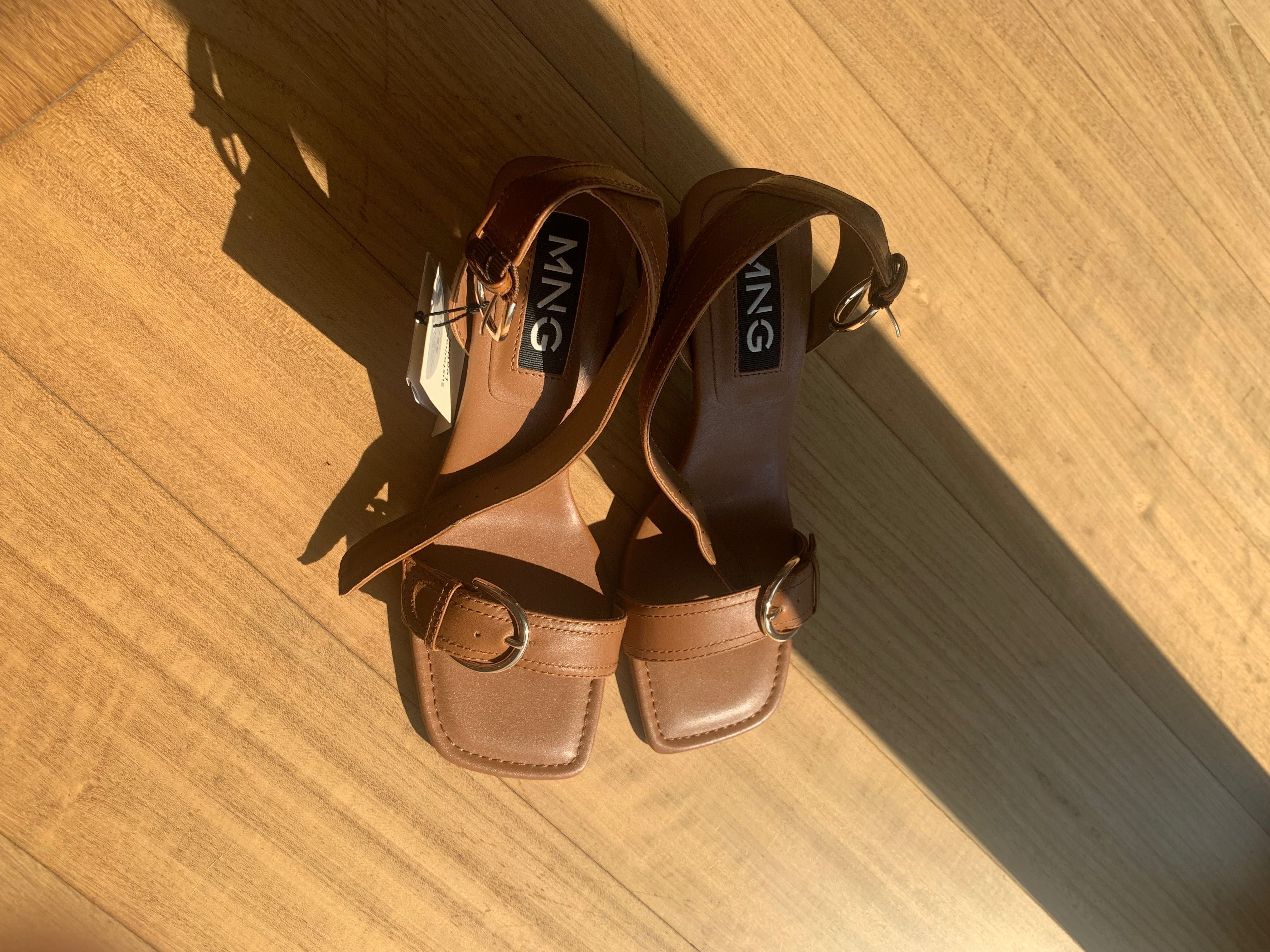 Sandalias castanhas novas com etiqueta mango
