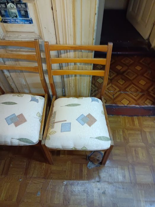 Продам стулья.Деревянные.