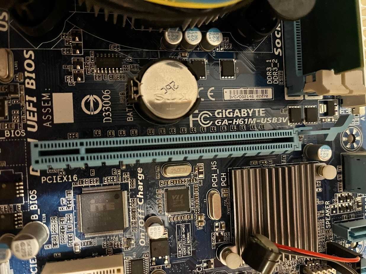 Płyta GA-H61M-USB3V + INTEL Pentium CPU G2020 2,9 GHz + 4GB RAM