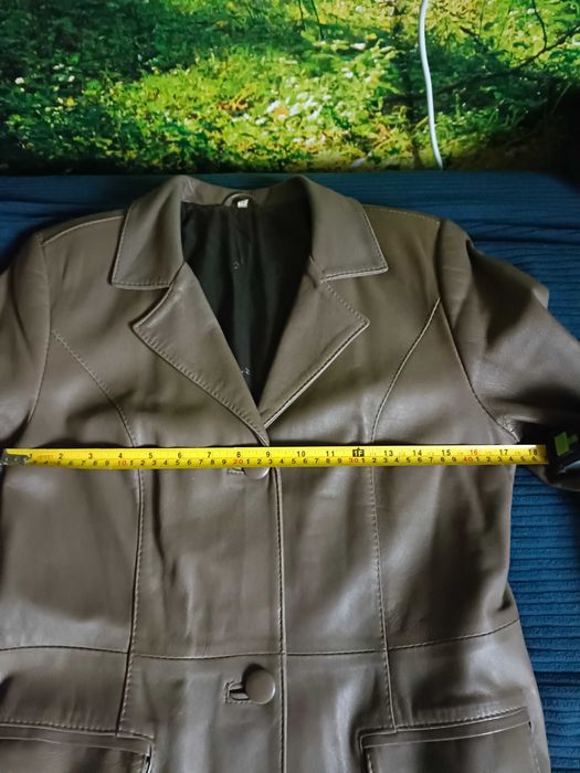 Płaszcz damski,skórzany z paskiem.Dwie kieszenie roz. 40